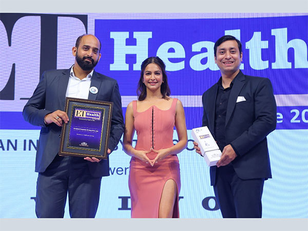 Karan Sharma and Paras Gemini Receiving Award from the Bollywood Actress Kriti Kharbanda