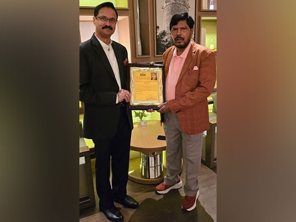 President of People's Education Society and Union Minister of State for Social Justice and Empowerment Ramdas Athawale presented the award to Masalaking Dr Dhananjay Datar in Dubai recently