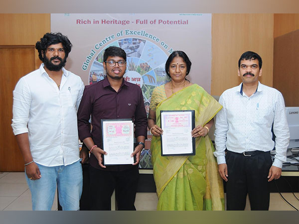 Dr Tara Satyavathi, Director of ICAR-IIMR, and Manideep Kavali showcasing the signed MoU. Telugu Mallesh, Director and Dr Stanley, Scientist stand on either side.