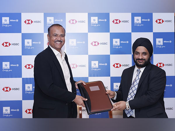 (L-R) Tapan Singhel, MD & CEO, Bajaj Allianz General Insurance; Sandeep Batra, Head, Wealth and Personal Banking, HSBC India