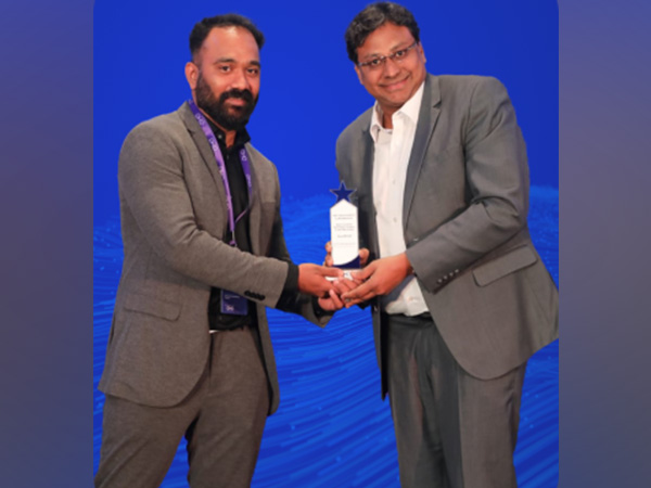 Venkateswaran Krishnamurthy, Chief Revenue Officer, SecureKloud Technologies, receiving the award for "The Most Innovative Technology Company" at the CISO India Connect & Awards held in Mumbai