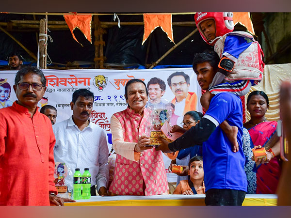 Dinesh Shahra Foundation Recognizes Youth Participation at a Dahi Handi Celebration Event in Mumbai