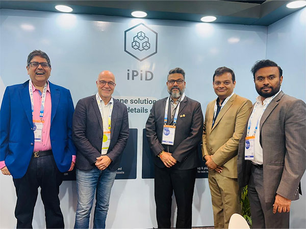 L-R: Asit Oberoi-Regional Rep, iPiD; Alain Raes-Co-Founder/CCO, iPiD; Guruprasad C Tiruvanamalai-CEO/MD, Ebix Cash; Prajay Bangur-Deputy VP, Ebix Cash; Saurabh Ranjan-Regional Dir, iPiD