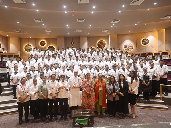 Chef Marco Ardemagni with aspiring chefs and culinary enthusiasts during his multi-city tour in India