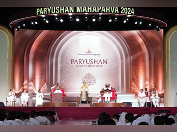 Governor of Maharashtra C.P. Radhakrishnan joins Samvatsari celebrations in pious presence of Pujya Gurudevshri Rakeshji