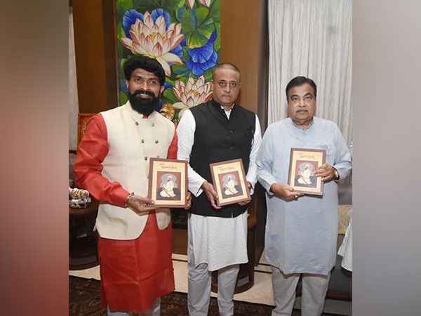 Book Launch of "Ranadhurandhar Shahajiraje Bhosale" by Union Minister Nitin Gadkari