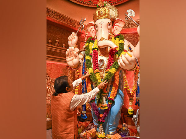 Dr. Dinesh Shahra Advocates for Tradition and Unity, Extends Support to Mumbai's Ganpati Celebrations