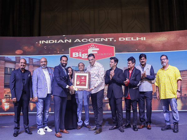 L-R: Chef Ashish Bhasin, Pawan Soni, Nitin Mathur, Chef Nita Mehta, Diwan Gautam Anand, Chef Dhiraj Dargan, Chef Kunal Kapur, Chef Saby Gorai, Chef Rakesh Sethi, Rocky Singh