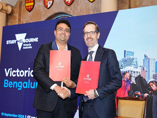 Dr Mohamed A.A, MD, Bangalore Bioinnovation Centre and Prof Theo Farrell, VC La Trobe University, Australia post signing of MOU at the Victoria Connect event in Bangalore.