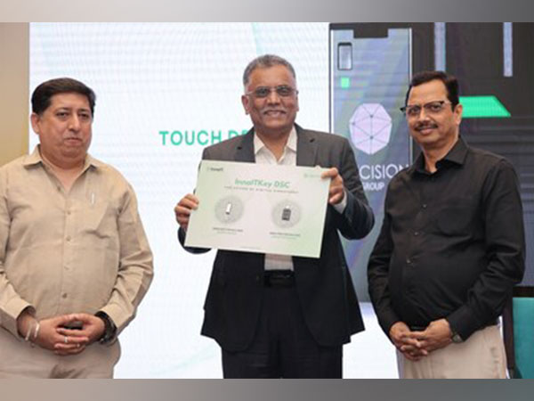 L-R: Aashish Banati, Dy Controller-CCA, Mathew Chacko-Founder Director & CEO, Precision Group, Arvind Kumar-Controller of Certifying Authorities, unveiling the InnaITKey DSC tokens