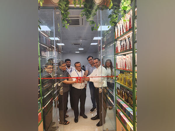 M. D. Arif, A.P.D. Airport Director, Bagdogra  and Rajeev Baid, Managing Director ok Okayti, Inaugurating the Okayti Garden Outlet at Bagdogra Airport