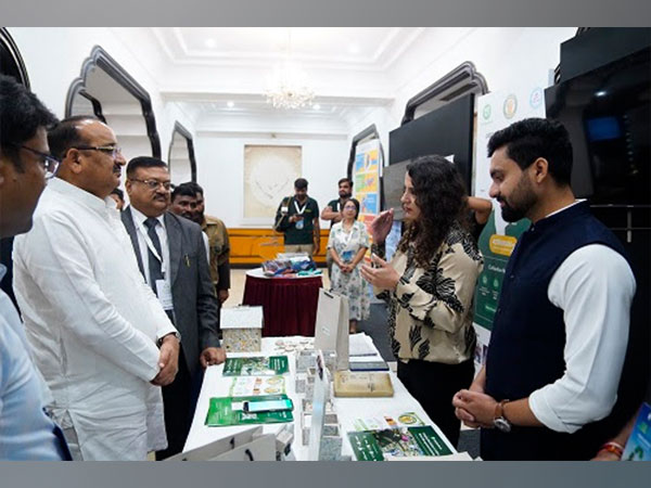 Dinesh Pratap Singh (Minister of Department of Food Processing & Horticulture) exploring The Kabadiwala exhibitor booth