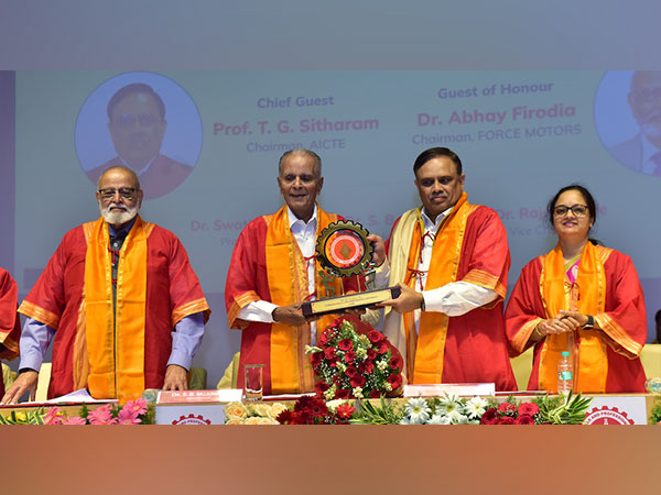 Dr. S. B. Mujumdar, felicitating the Chief Guest, Prof. T. G. Sitharam, in the presence of Dr. Swati Mujumdar and Dr. Abhay Firodia