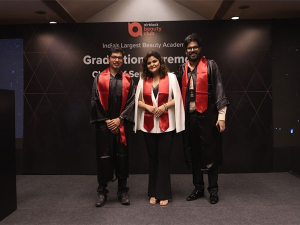 Airblack holds India's Largest Beauty Graduation Ceremony celebrating 800 Make-Up Artists graduating from 300 Cities