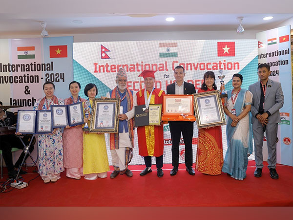 Central Minister Ashwini Kumar Choubey, Neerja Roy Chowdhury and Dr Biswaroop Roy Chowdhury with the foreign delegates at the IBR Intl Convocation in Faridabad on Oct 2