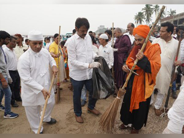 Multifaith leaders participate in mega cleanliness drive at Juhu Beach organized by Indian Minorities Foundation on the culmination of Swachh Pakhwada