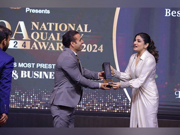 Aijaz Ahmad Bhat, Director (Lazzat Foods And Spices) receiving Brand Empower's "National Quality Award 2024" from Padma Shree Awardee, Raveena Tandon