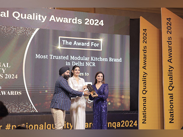 Harmeet Singh, Founder & Director & Ishmeet Arora, Director (Ederra Home Studio) receiving Brand Empower's "National Quality Award 2024" from Padma Shree, Raveena Tandon