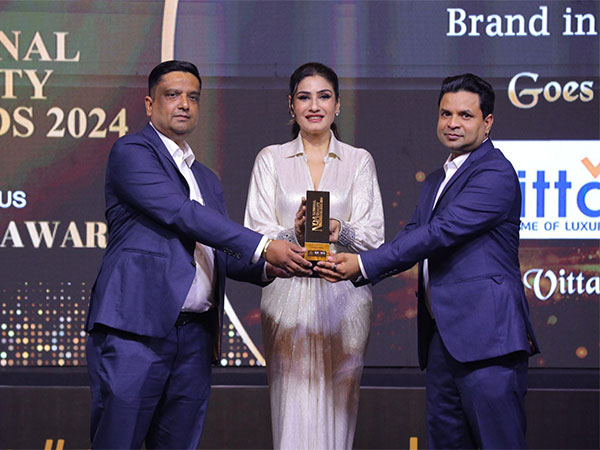 Sanjay Parida & Deepak Jindal-  Directors (Vittag) receiving Brand Empower's "National Quality Award 2024" from Padma Shree Awardee, Raveena Tandon