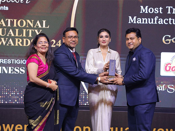 Rajesh Goyal, Chairman and Lokesh Goyal, Whole Time Director (Goyal Salt Limited) receiving Brand Empower's "National Quality Award 2024" from Padma Shree, Raveena Tandon