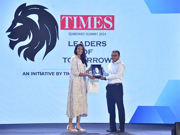 Rajesh Reddy, Co-founder & CEO of Venwiz Technologies Pvt. Ltd., felicitated by PV Sindhu at the Times Seaboard Summit event in Goa