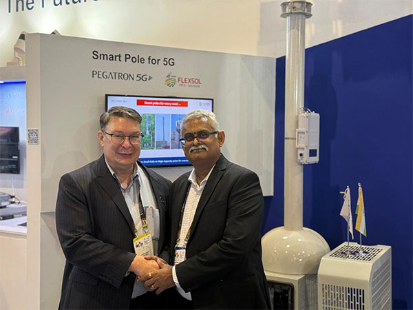 David Hoelscher, VP Business Development & Chief Product Officer, Pegatron 5G and and S. Radhakrishnan, Founder & Managing Director, Flexsol Infra - Solutions at Flexsol Pegatron signing