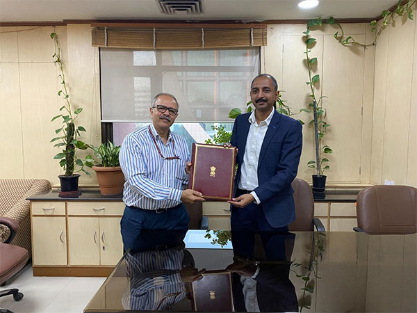 DG CERT In, Dr Sanjay Bahl on the left and Rajshekhar P, Founder Director ISAC on the right