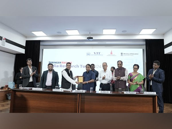 Venkatesh Sarvasiddhi, MD, Springer Nature India presenting a token of appreciation to Dr G Viswanathan, Founder and Chancellor, VIT Vellore at the India Research Tour 2024