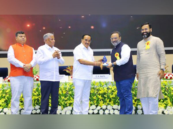 Chairman Prasana Prabhu accepts award at the 5th National Water Awards, 2023 on behalf of The Art of Living Social Projects.