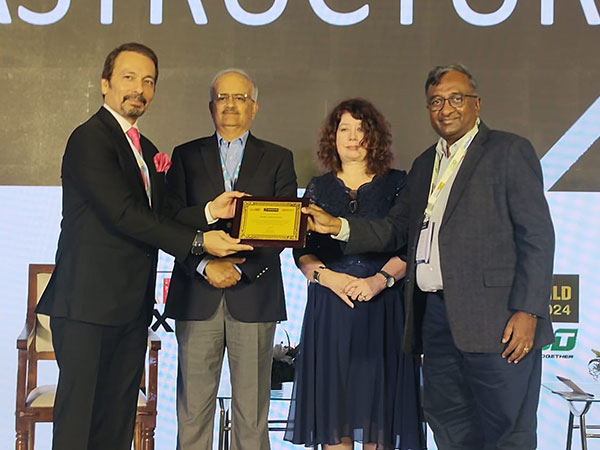 (Right) Y. R. Nagaraja, MD, Ramky Infrastructure, receiving 3rd Fastest Growing Construction Company under Medium Category award at 22nd Construction World Global Awards 2024.