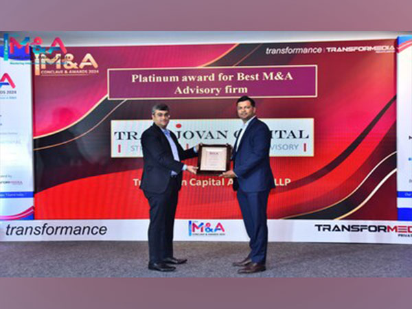 Gaurav Asthana, Managing Partner, Transjovan Capital (Right) accepting the award during the 'M&A Conclave & Awards' ceremony in Bengaluru on Friday, October 18, 2024