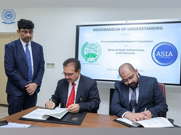 AARDO's Secretary-General, Dr Manoj Nardeosingh and Prof. Amogh Rai, Research Director at ASIA, signing the official MoU document