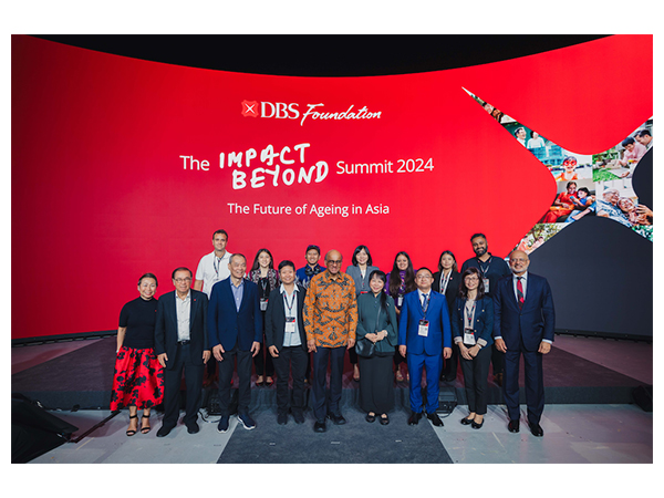 The President of the Republic of Singapore, Tharman Shanmugaratnam; Jane Ittogi; representatives from DBS; and the 10 DBSF honourees