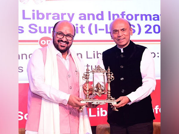 Suneel Galgotia, Chancellor of Galgotias University, Honors Yogendra Upadhyay, Minister of Higher Education, UP, at the International Conference