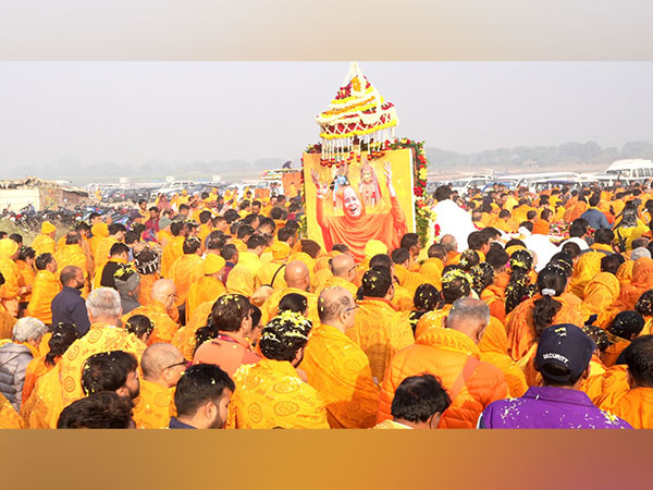 In the final procession of Kripalu Ji Maharaj's daughter, chants of Radhe-Radhe filled the air