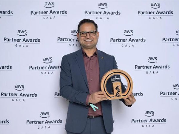 CloudThat CEO Bhavesh Goswami with the AWS Training Partner of the Year (APJ) 2024 award