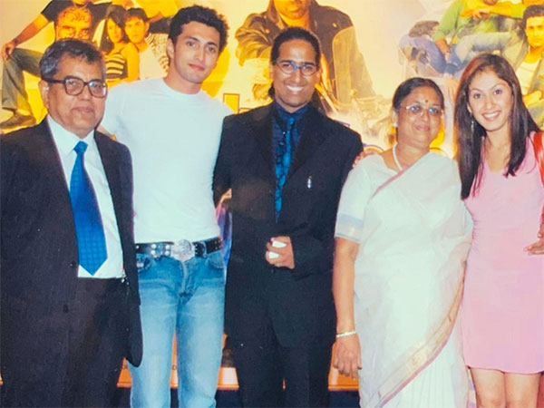 Dr. Arindam Chaudhuri with his parents Dr. Malay Chaudhuri & Ratna Chaudhuri with the lead pair of RSTRL-- Manjari Fadnnis & Yash Pandit