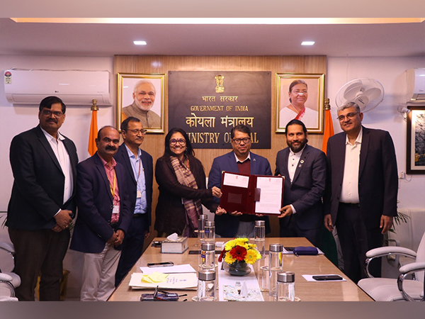 New Era team receiving Letter of Award from the Coal Ministry, Government of India. Secretary Coal Vikram Dev Dutt, Balasaheb Darade, Managing Director, New Era Cleantech Solution