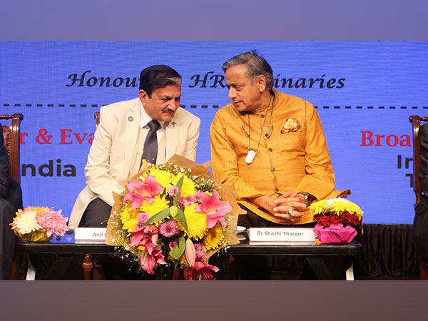 (L-R) Anil Somani-Dr. Shashi Tharoor, Member of Parliament