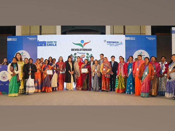 Honorable dignitaries and PepsiCo India leaders with the RevolutioNari Awards Winners