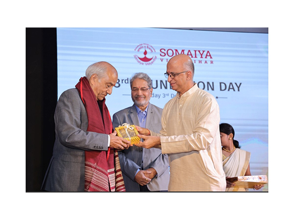 Chief Guest Hon'ble Justice B.N. Srikrishna, Provost Dr. Raghunath K. Shevgaonkar and Samir Somaiya, President, Somaiya Vidyavihar at the 83rd Foundation Day of Somaiya Vidyavihar