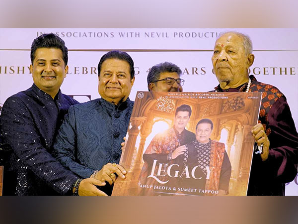 Pt. Hariprasad Chaurasia unveils Anup Jalota and Sumeet Tappoo's guru-shishya music album 'Legacy'