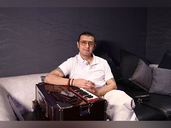 Sonu Nigam expressed his admiration for Subodh Bhave, the film's director and lead actor