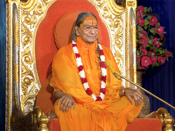 On January 14, 1957, the Kashi Vidvat Parishad conferred the unparalleled title of Jagadguruttam upon Jagadguru Shri Kripalu Ji Maharaj