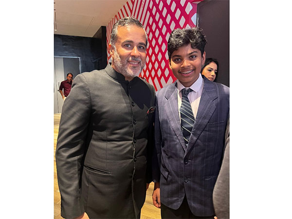 Darsh Shhaparia with Legend shri Chetan Bhagat Sir