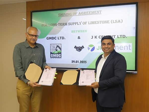 (L to R): Roopwant Singh, MD, GMDC, Anuj Khandelwal, Business Head - Grey Cement, JK Cement Ltd.