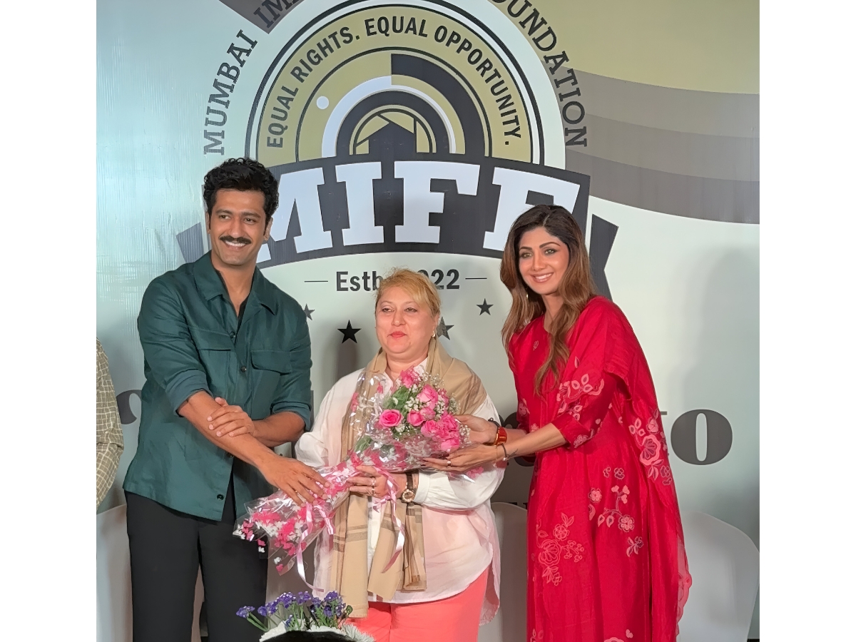 Parul Chawla Honored at MIFF by Vicky Kaushal & Shilpa Shetty for Her Excellence in PR & Marketing