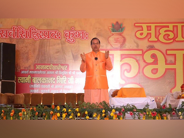 International Happiness Coach Sunil Gupta conducted Hasya Yoga in Maha Kumbh, gave the mantra to remain stress free