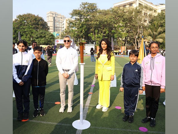 Trustee Sujay Jairaj with Amruta Fadnavis at Quintessence 3.0 hosted at the Jamnabai Narsee Campus, Mumbai