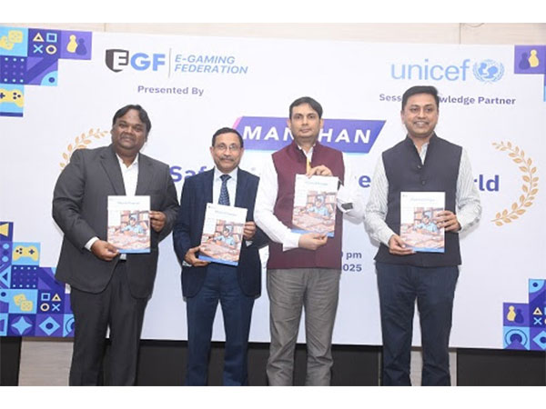 Anuraag Saxena, CEO, E-Gaming Federation with key dignitaries